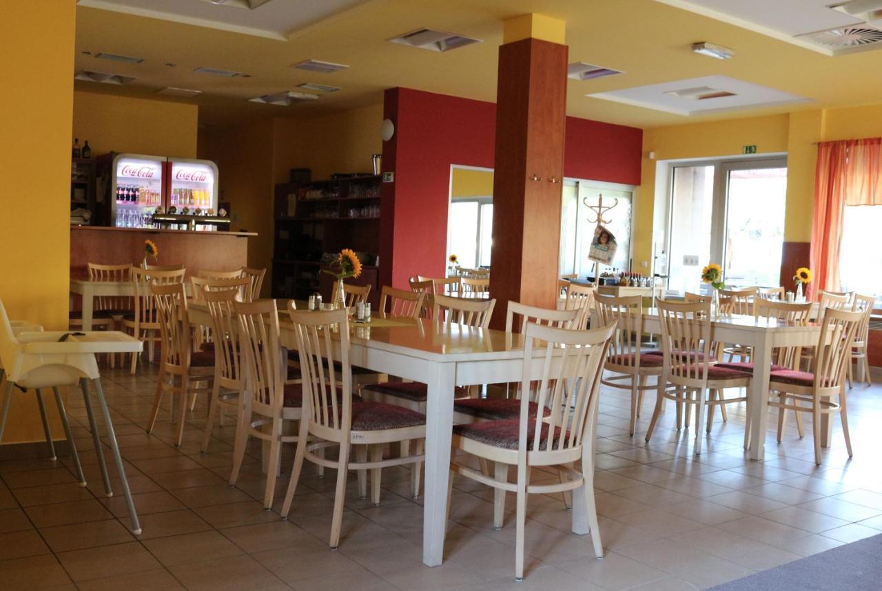 Hotel Petra Liberec Bagian luar foto